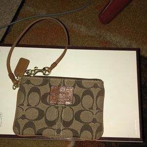 Coach wristlet in great condition!